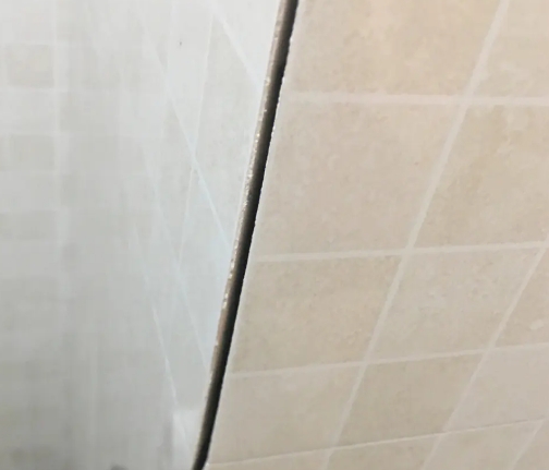 福州瓷砖空鼓维修公司分享阳台瓷砖脱落的修复过程可以分为以下几个步骤